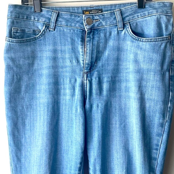 Levi’s  women’s regular fit - Picture 6 of 9